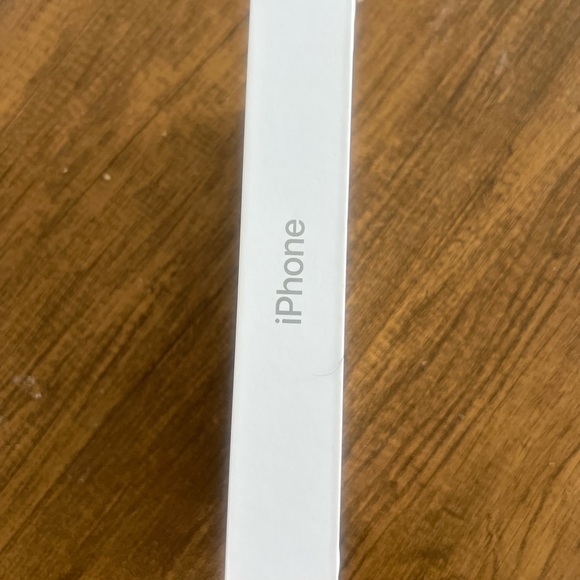 Iphone 15 pro max in natural titanium - Picture 3 of 3